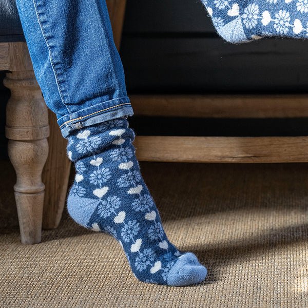 POM Peace Of Mind Navy and cream heart and flower socks