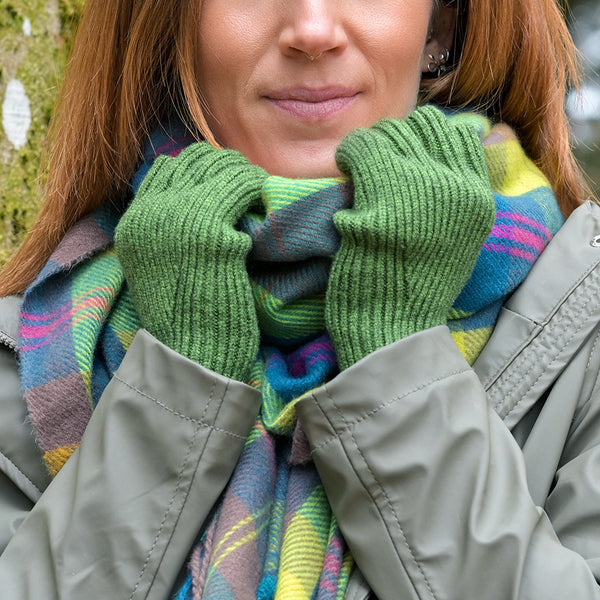 POM Peace Of Mind Yasmin recycled blend forest green fingerless gloves