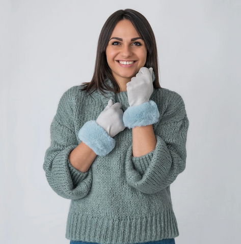 Carole Gloves with Faux Fur Cuff - Pale Grey/Pale Blue Trim